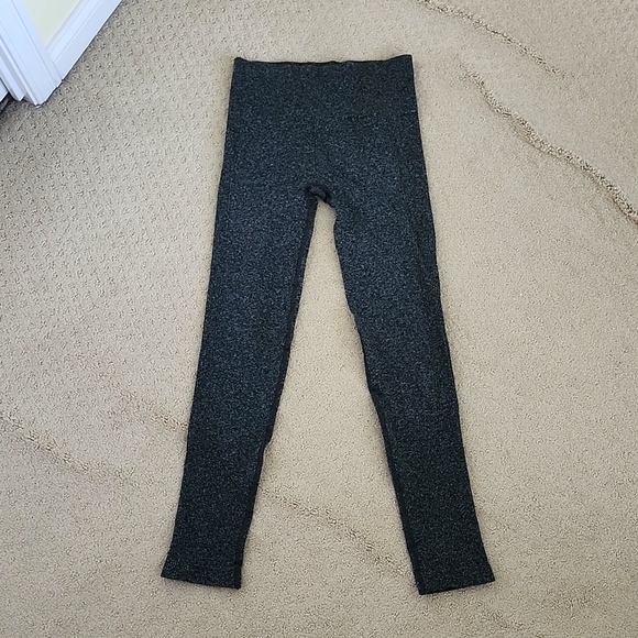 Aritzia TNA Leggings - Picture 1 of 3